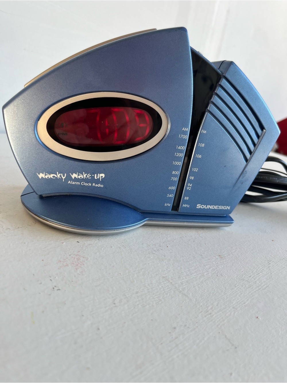 VTG 90’s alarm clock am/fm Wacky Wake-up Soundesign Alarm Clock Radio in Blue